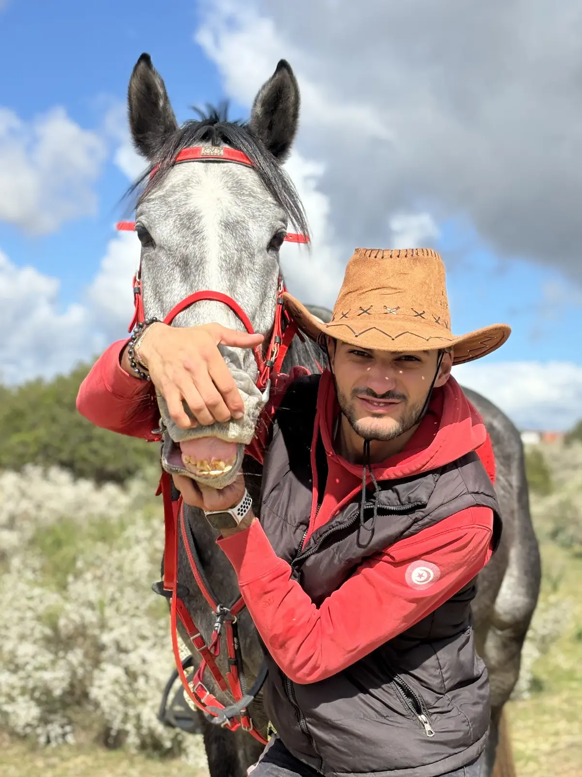image d'un kow boy avec son cheval